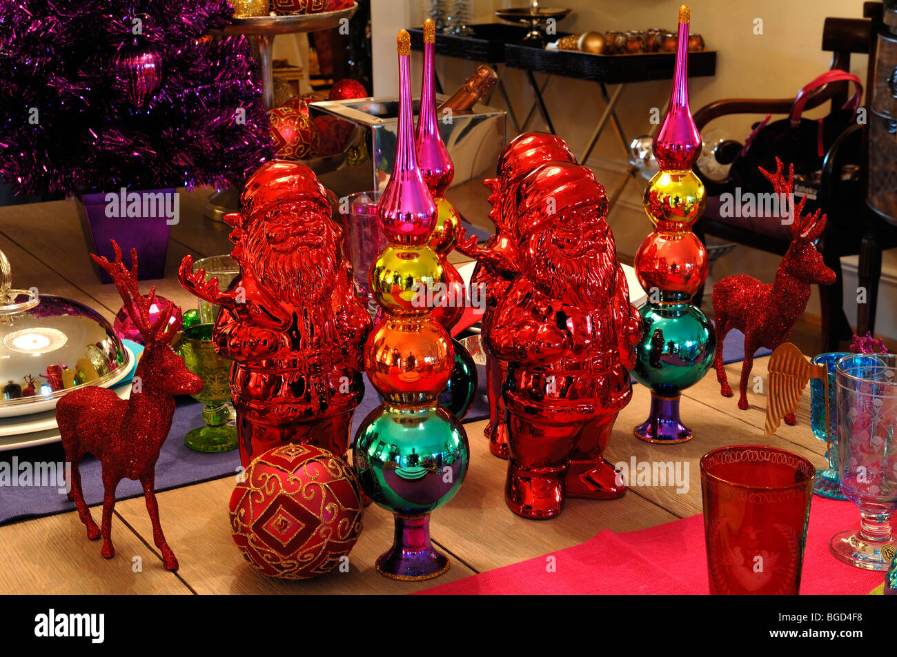 Modern Christmas decorations on a table decorated for sale, Im Weller, Nuremberg, Middle Franconia, Bavaria, Germany, Europe Stock Photo
