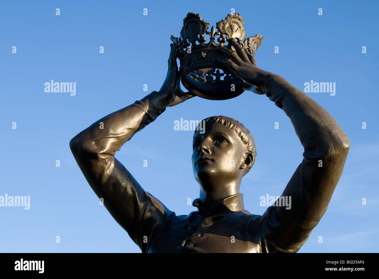 Head and shoulders of King Lear statue holding crown in Stratford-upon-Avon, Warwickshire, England, UK Stock Photo