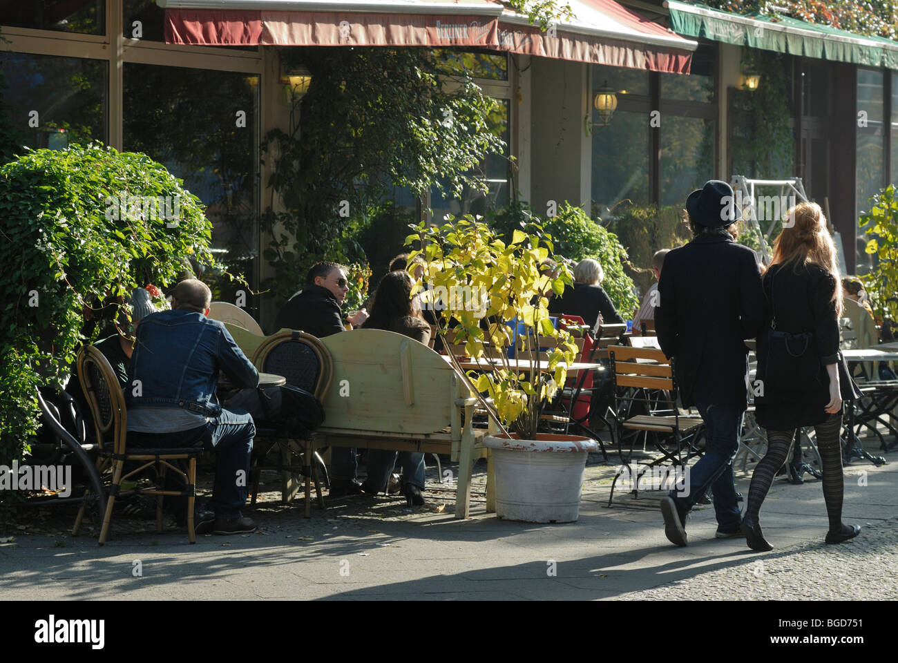 Berlin street cafe kastanienallee hi-res stock photography and images -  Alamy