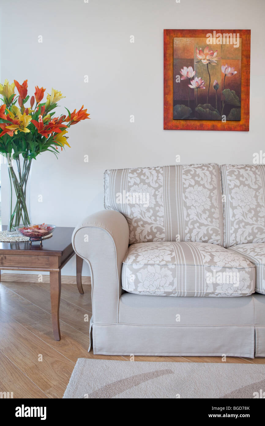 Classic living room with sofa and coffee table Stock Photo - Alamy