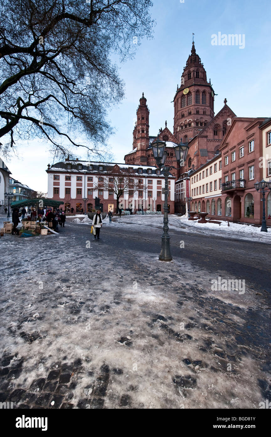 Winter auf dem Leichhof in der Altstadt von Mainz / Winter on 'Leichhof' square in the old town of Mainz, Germany Stock Photo