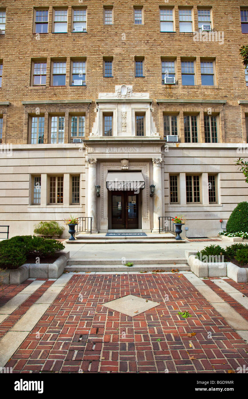 Altamont historic apartment building on 1901 Wyoming in Randle Heights