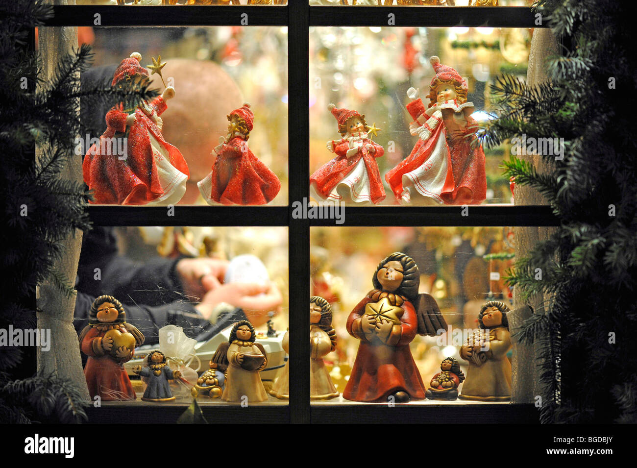 Shop windows and up market hi-res stock photography and images - Alamy