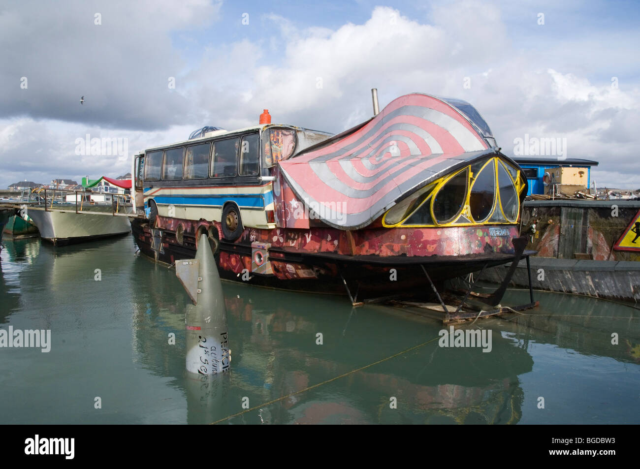 HOUSE BOAT, SHOREHAM HARBOUR, SHOREHAM, WEST SUSSEX Stock Photo Alamy