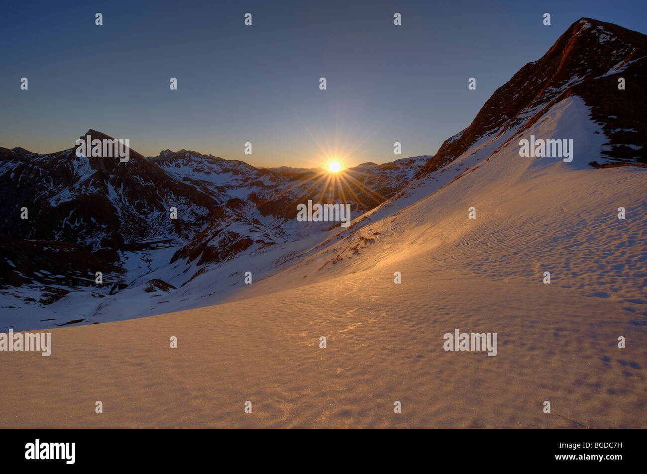 Sunrise over snow covered hi-res stock photography and images - Alamy