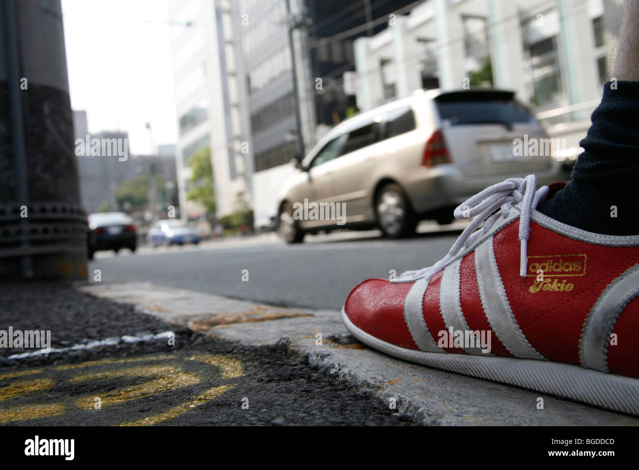 Gracia Compulsión matriz Adidas shoe hi-res stock photography and images - Alamy