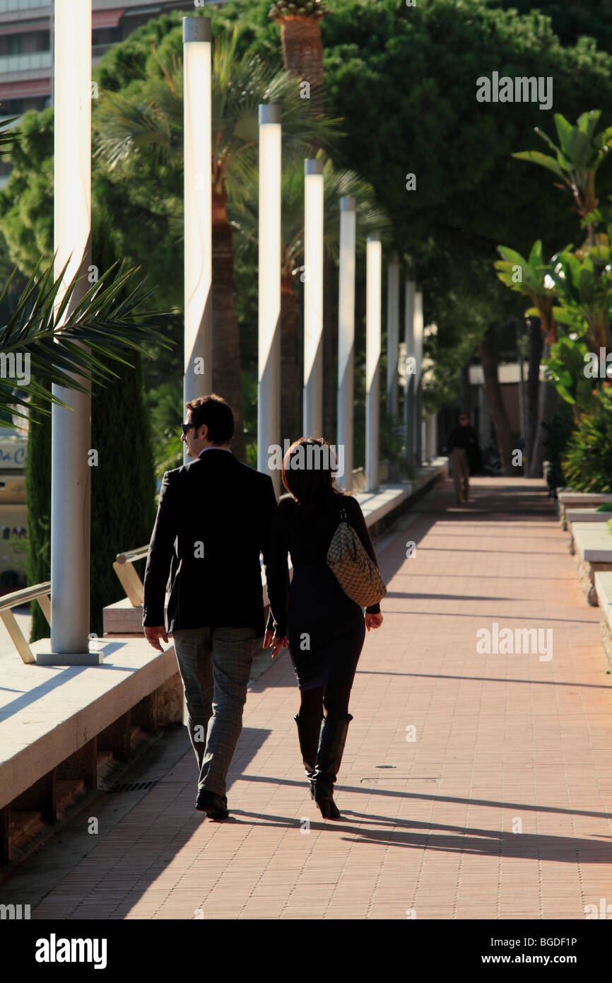 Wealthy couple on the beach promenade of Larvotto, Principality of Monaco, Cote d'Azur, Europe Stock Photo