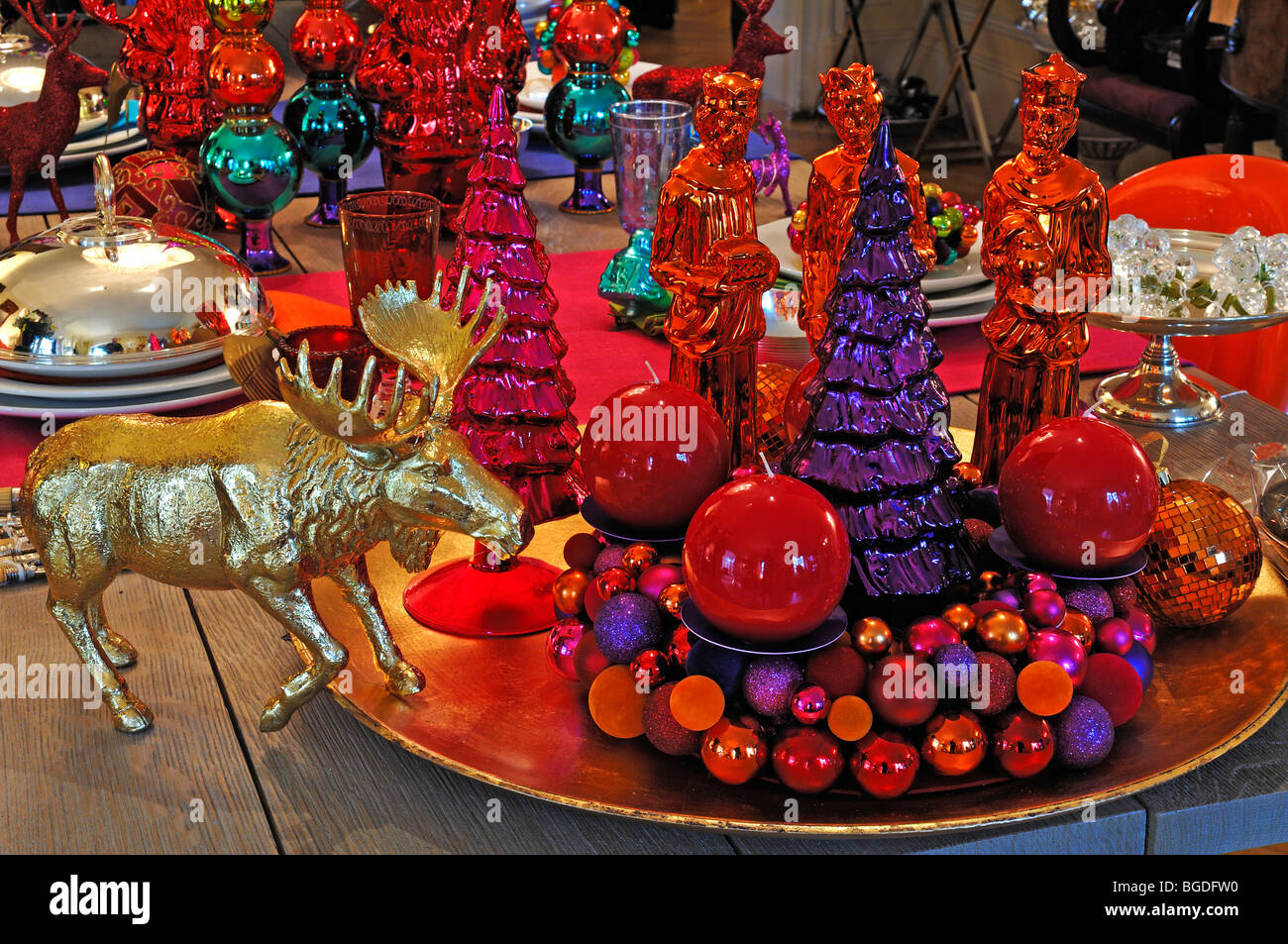 Modern Christmas decorations on a table decorated for sale, Im Weller, Nuremberg, Middle Franconia, Bavaria, Germany, Europe Stock Photo