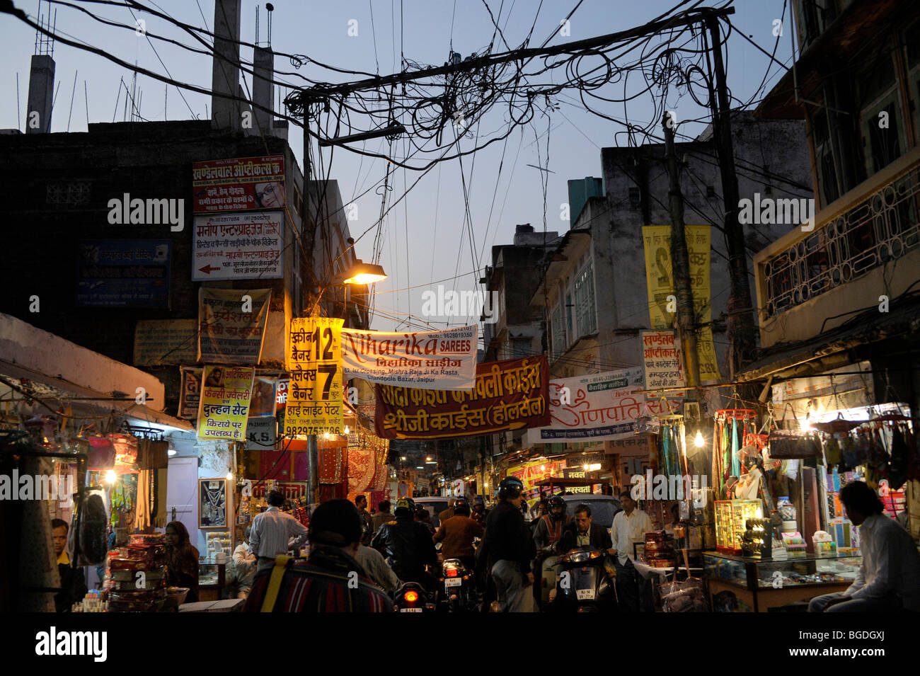 Evening street scene in the historic town centre of Jaipur, Rajasthan