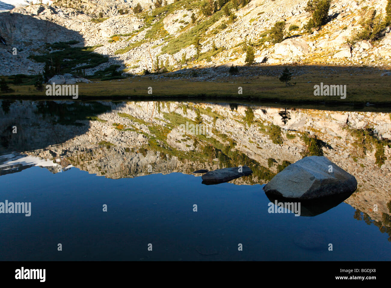 Small alpine lake just north of Donahue Pass on the John Muir Trail, Yosemite National Park, California Stock Photo