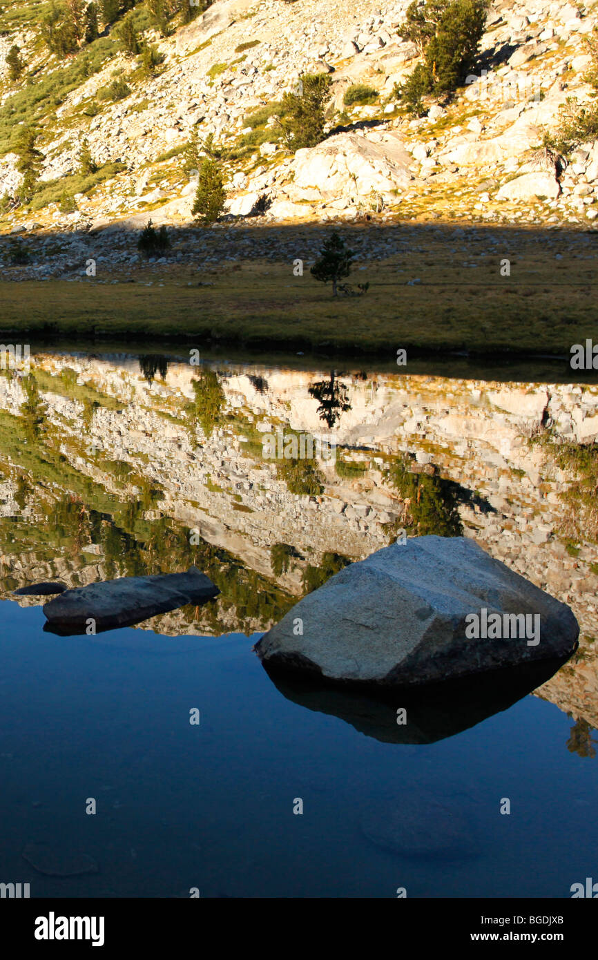 Small alpine lake just north of Donahue Pass on the John Muir Trail, Yosemite National Park, California Stock Photo