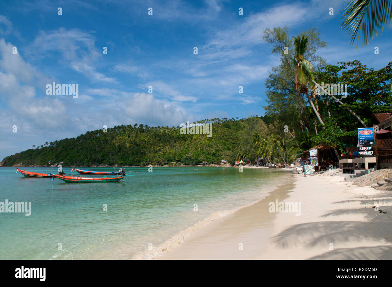 boats anchored in haad salad beach koh phangan Stock Photo - Alamy