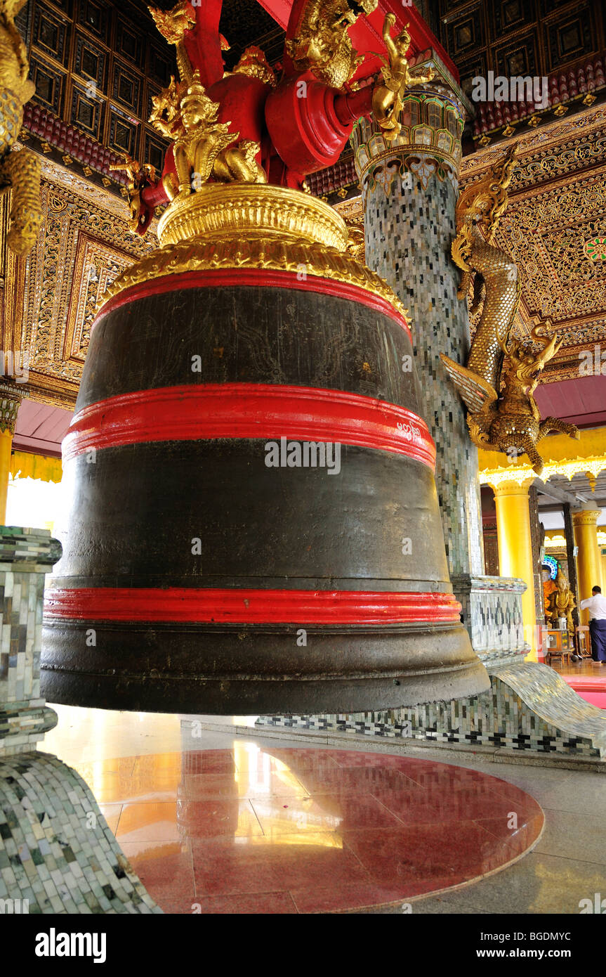 Maha Tissada Gandha Bell, Shwedagon Pagoda, Yangon, Burma, Myanmar Stock Photo