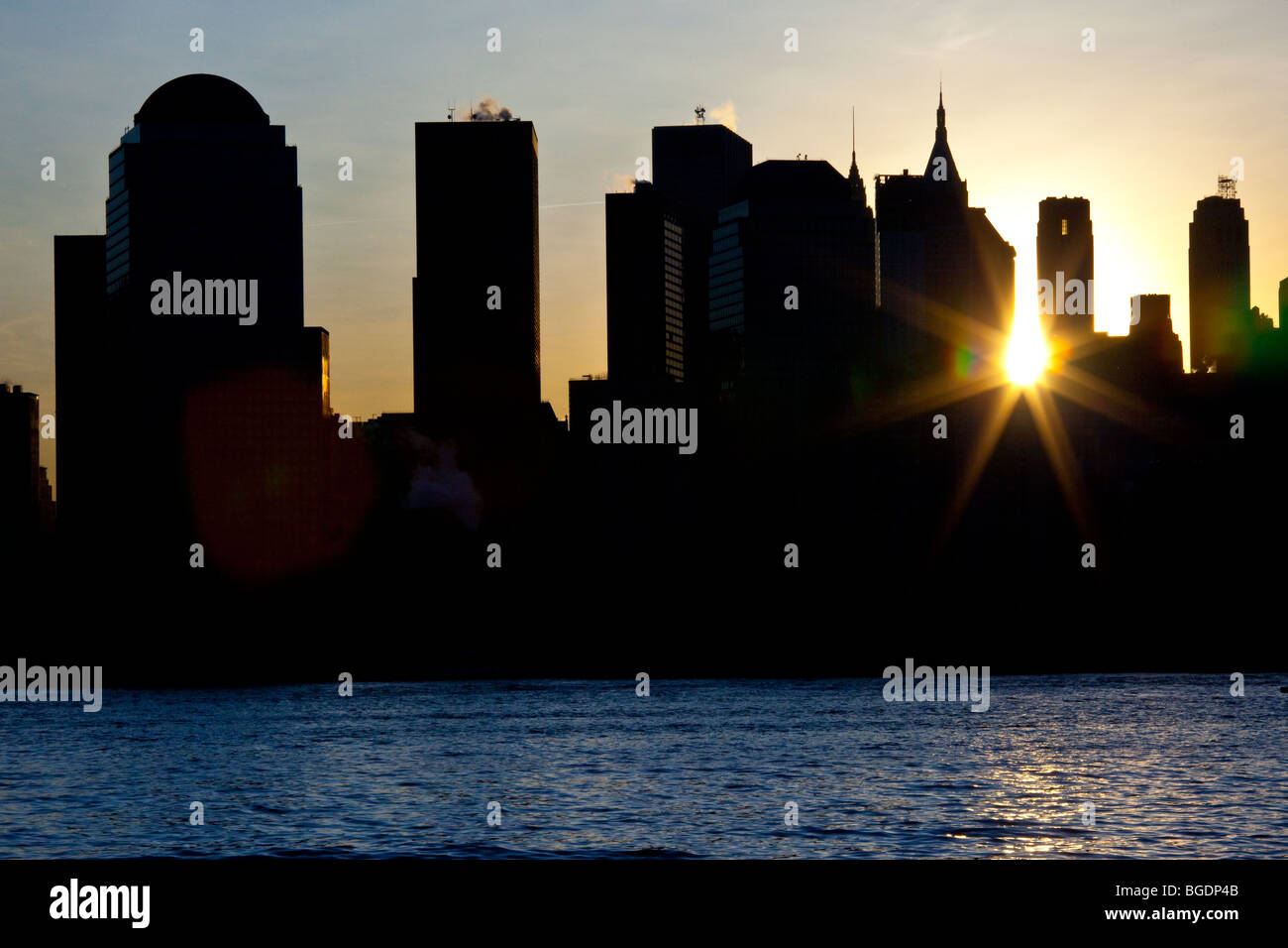 Sunrise in nyc new york hi-res stock photography and images - Alamy