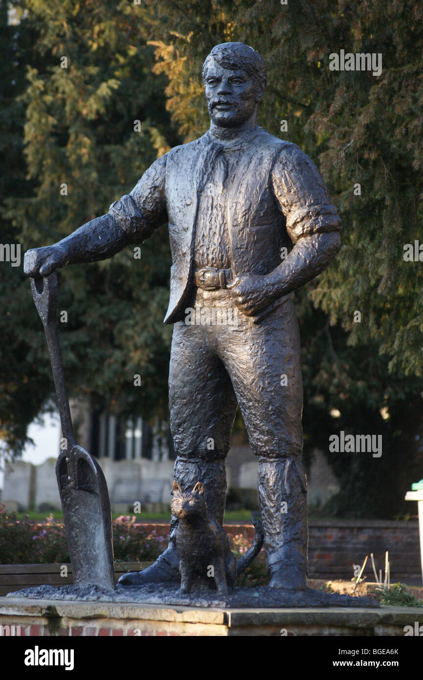 'The Maltmaker' statue by Jill Tweed, Ware, Hertfordshire, England Stock Photo