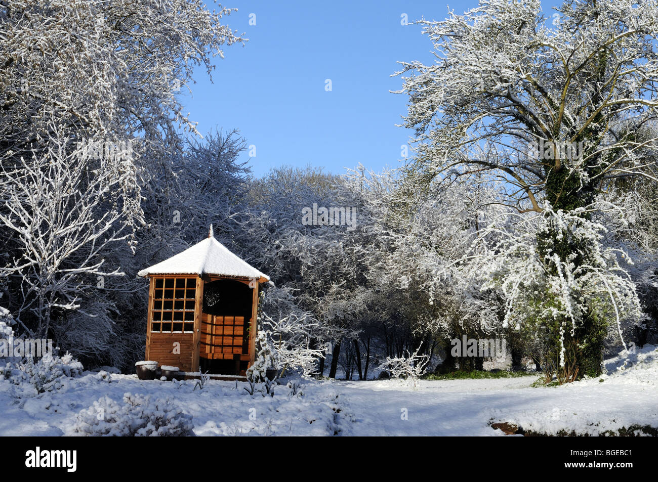 Gazebo in Shropshire garden in winter snow Stock Photo Alamy