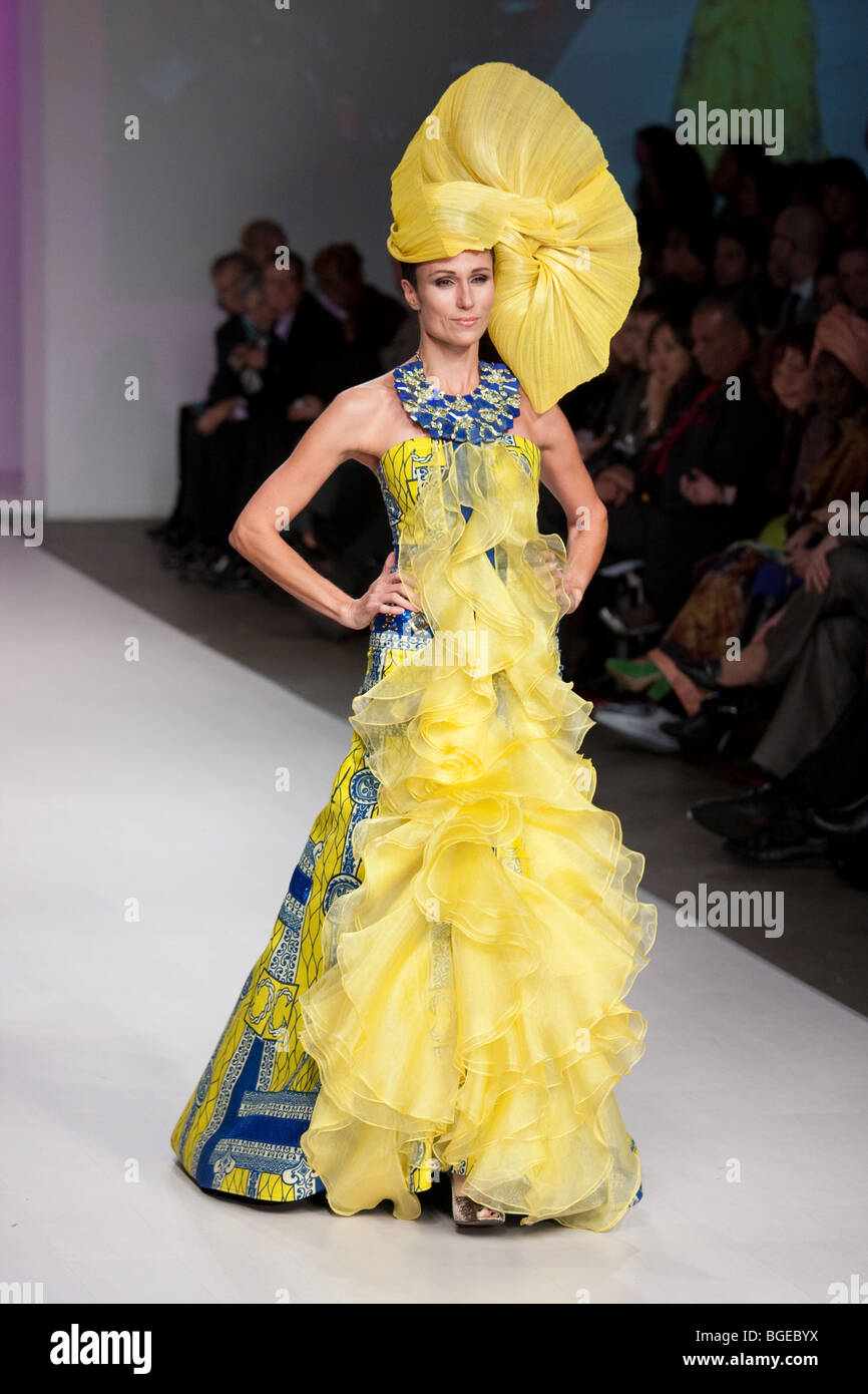 African inspired yellow blue dress design runway fashion model catwalk tall  beautiful Stock Photo - Alamy