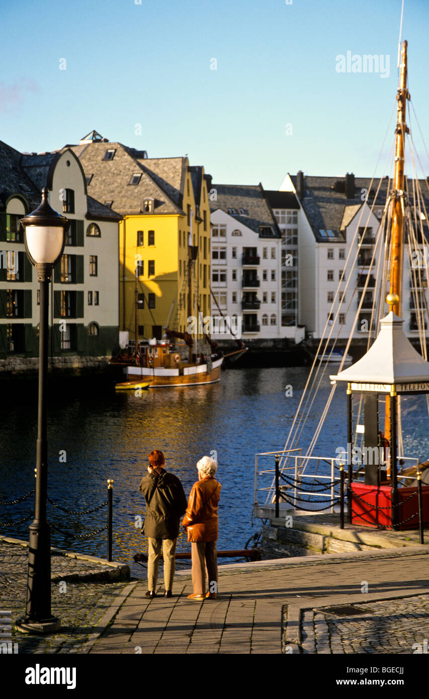 the-picturesque-old-harbor-of-brosundet-is-ringed-with-art-nouveau