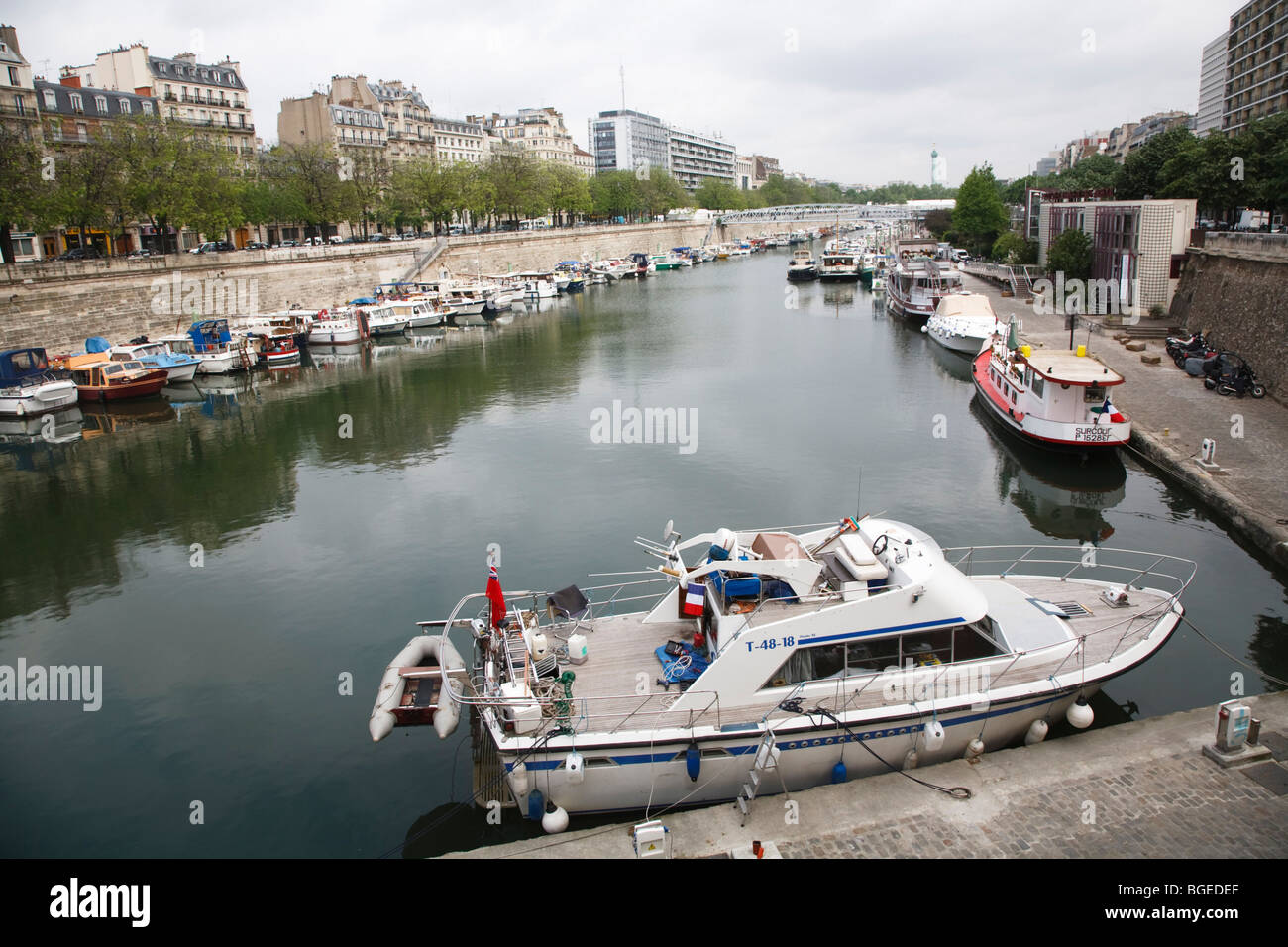 Port de plaisance de paris arsenal hi-res stock photography and images -  Alamy