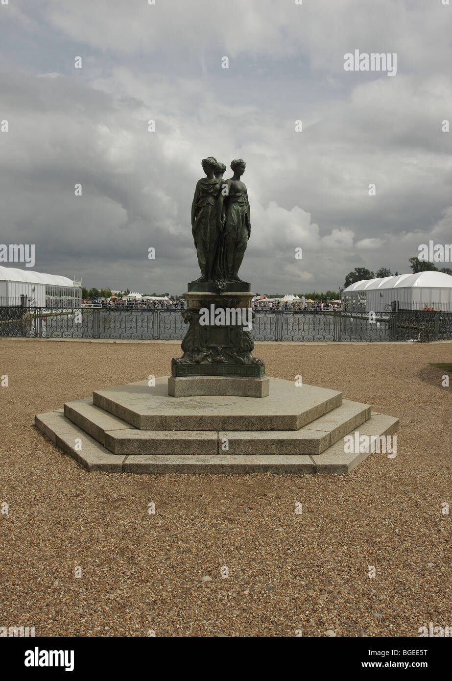 Hampton court garden statue hires stock photography and images Alamy