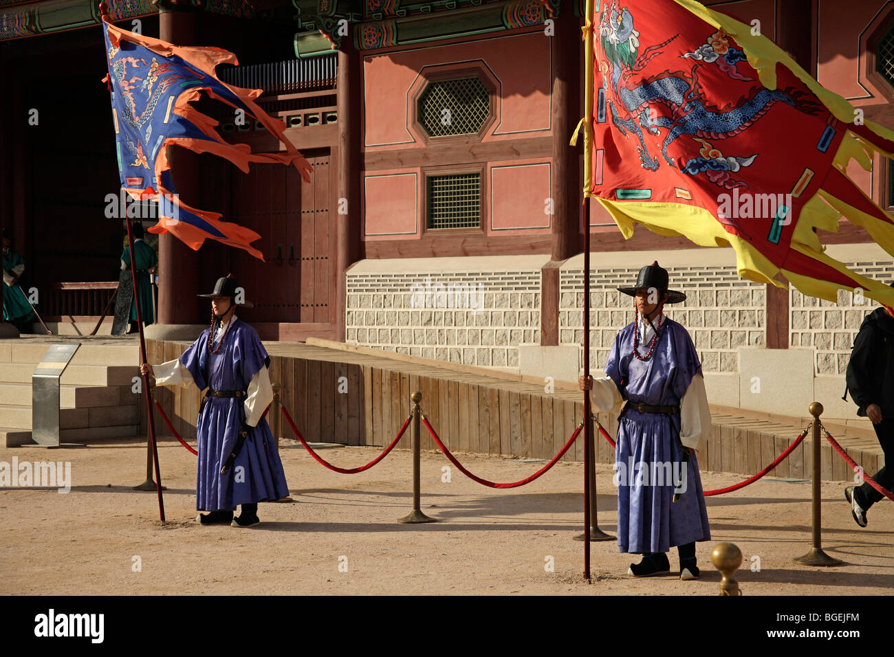 The changing of the guard ceremony at Gyeongbokgung Palace in South Koreas Capital Seoul, Asia Stock Photo