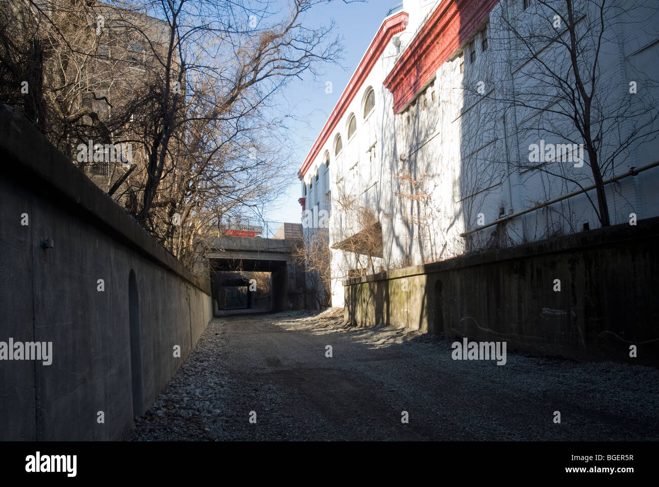 Abandoned railroad overgrown weeds hi-res stock photography and images ...