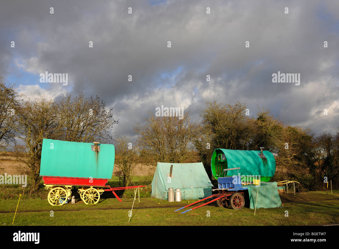 Romani (Gypsy) camp at the roadside on the B3407, Hampshire, England, UK. Stock Photo