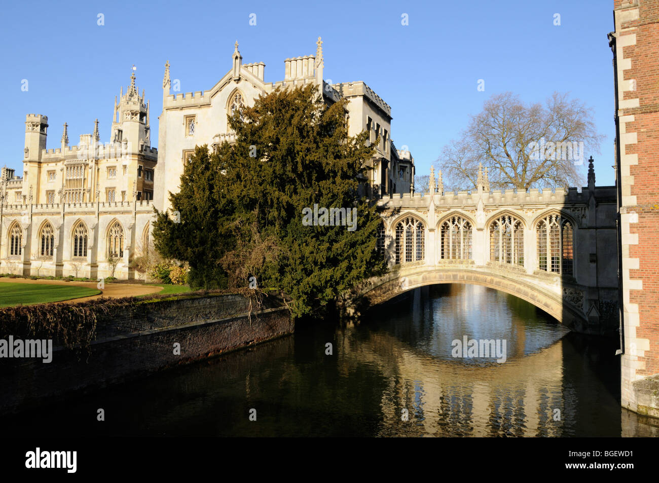 England; Cambridge; The Bridge of Sighs, St Johns College in winter Stock Photo