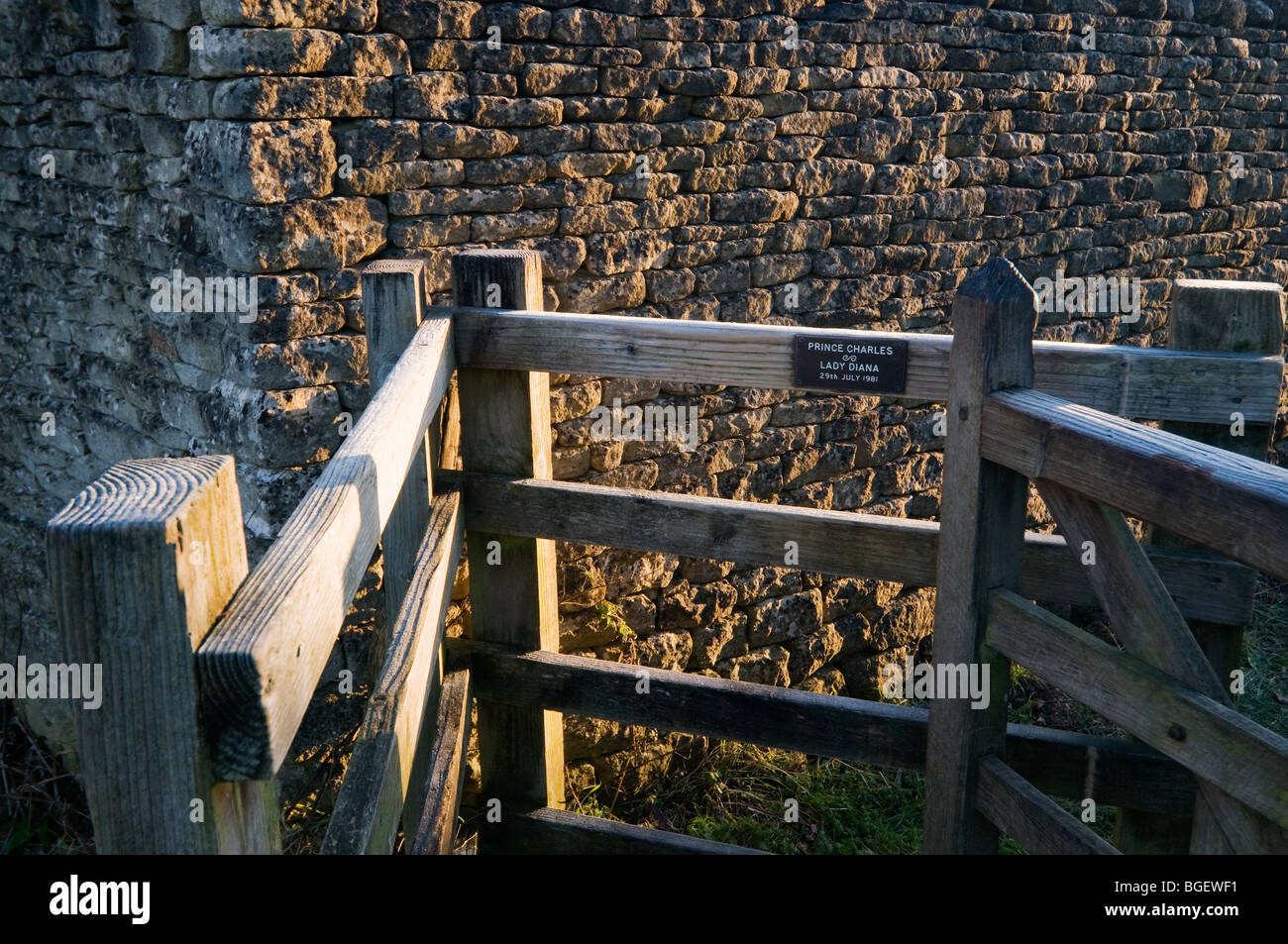Frosted Kissing gate with Charles & Diana wedding plaque at Lower Slaughter, Cotswolds Stock Photo