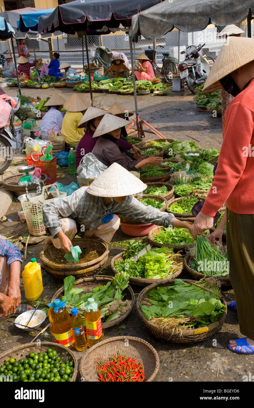 Vietnamese vegetable sellers at market in Hoi An Stock Photo