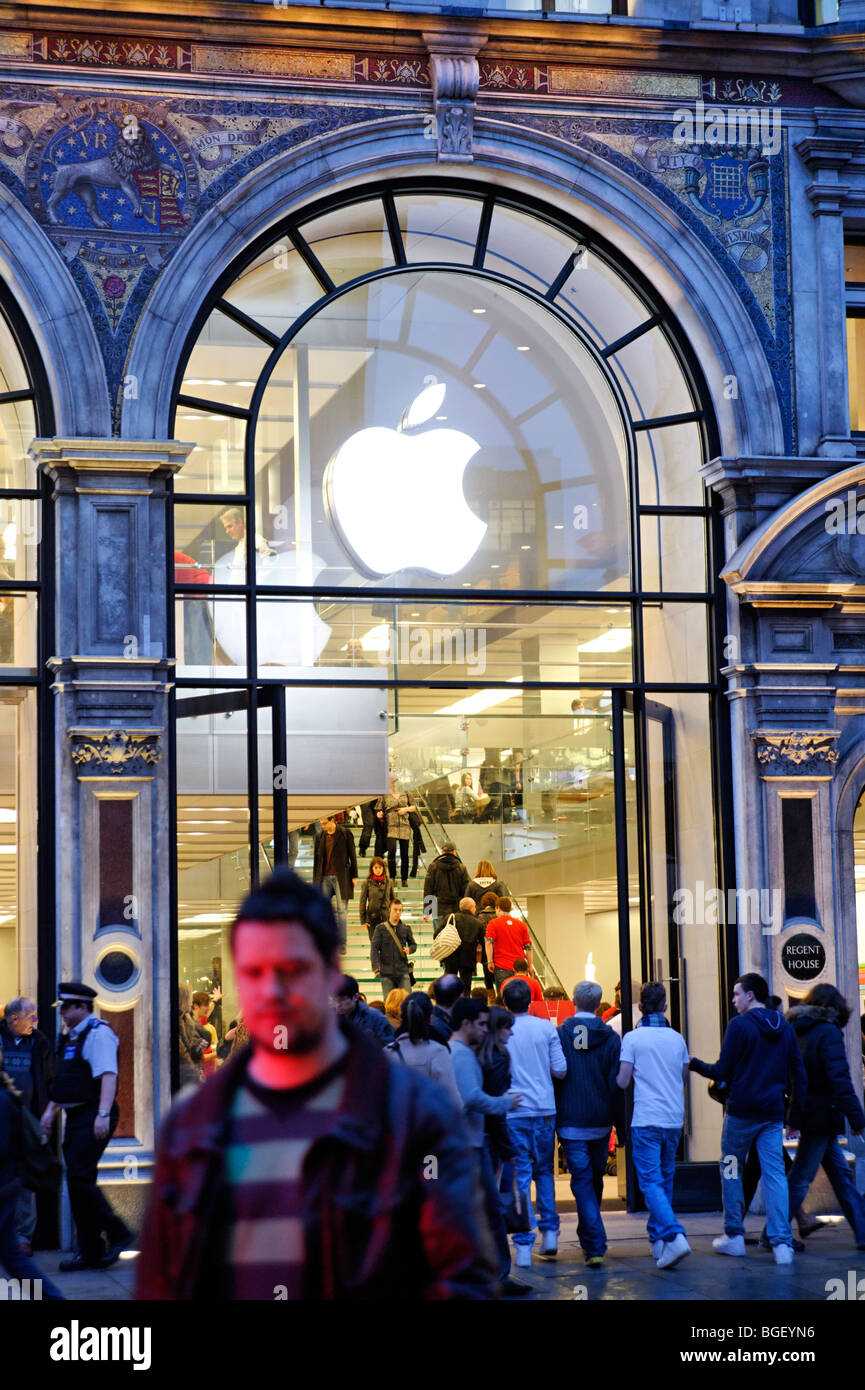 Apple store. Regents Street. London. UK 2009 Stock Photo