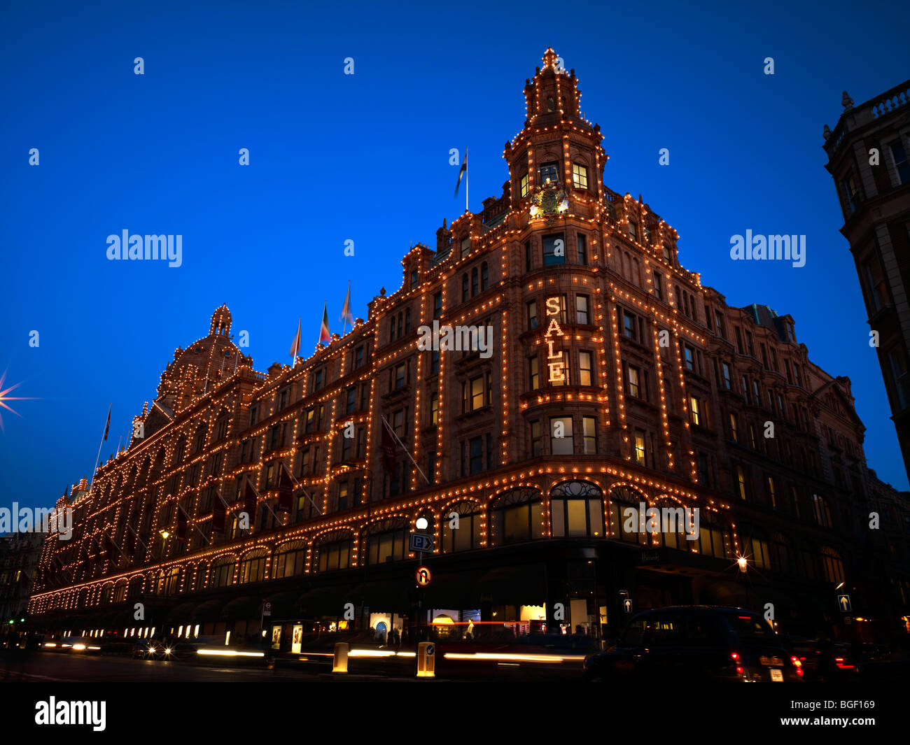 Harrods sale hires stock photography and images Alamy