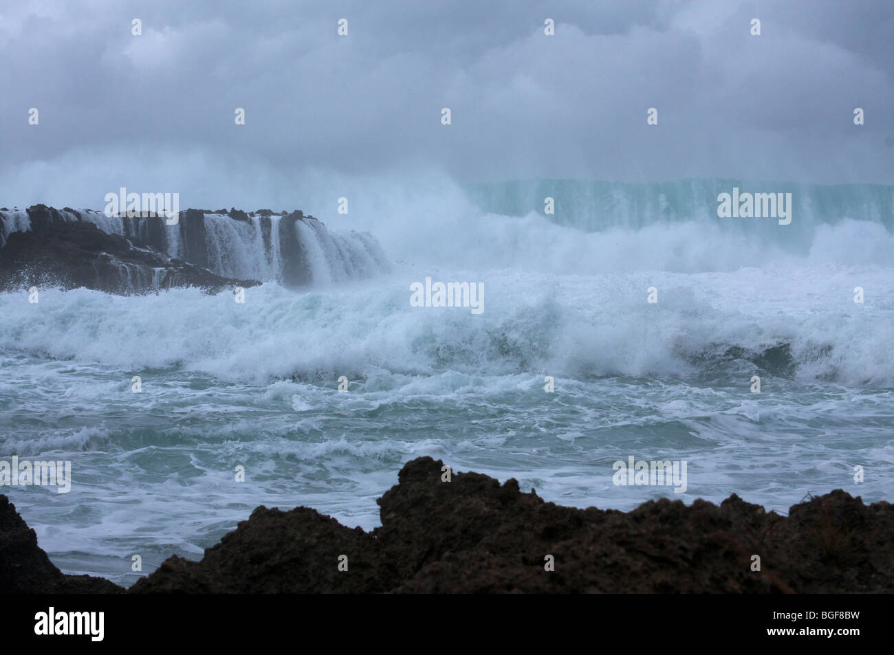 Enormous waves pounded the coast at Shark's Cove on the North Shore of O'ahu, Hawaii, on December 25, 2009 Stock Photo
