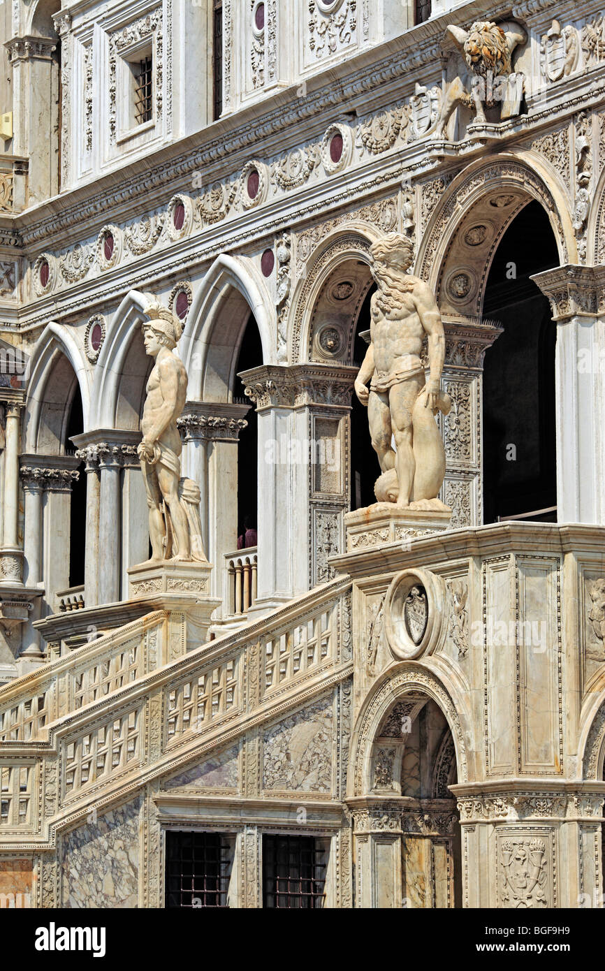Statues doges palace venice italy hi-res stock photography and images ...