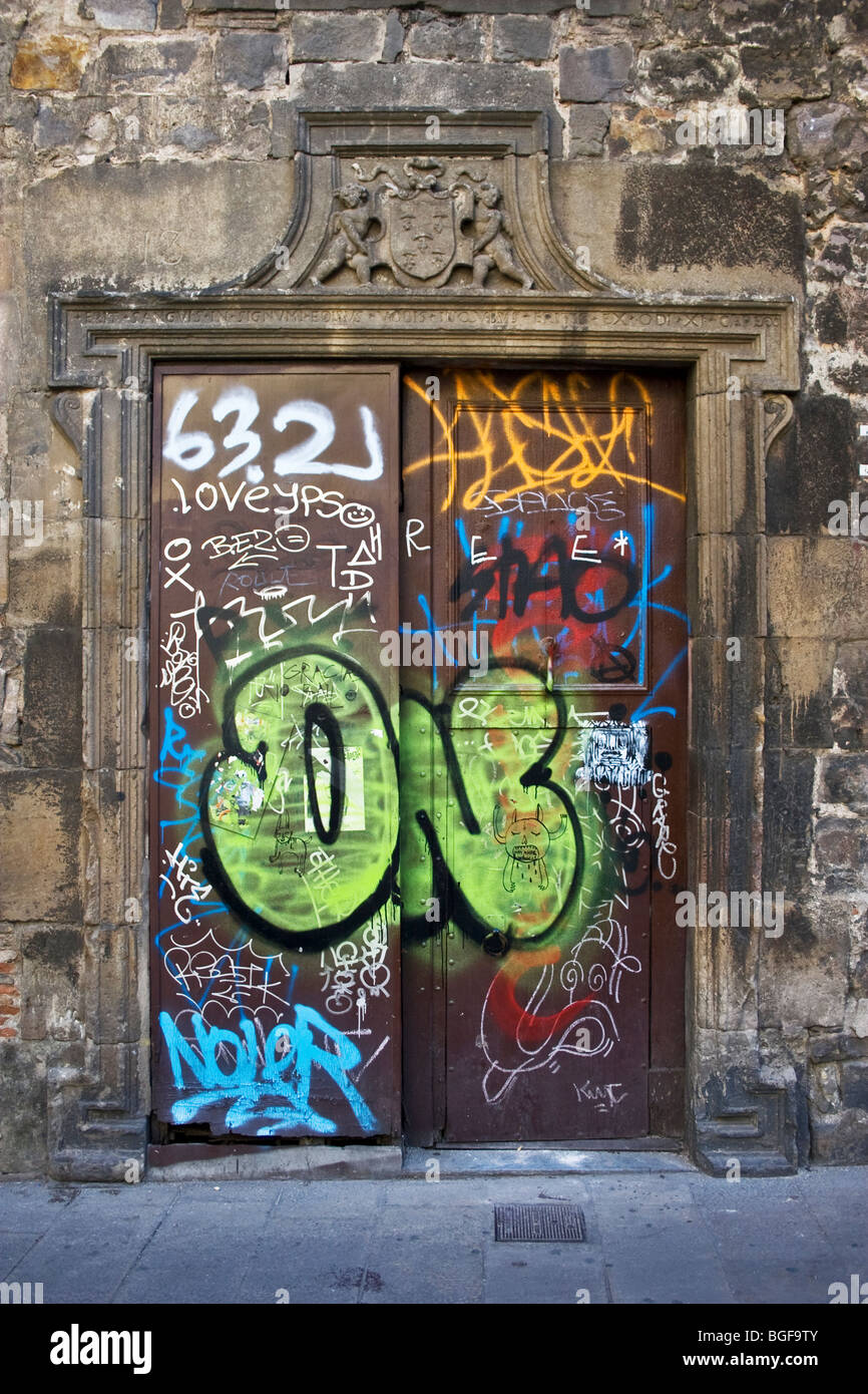 Graffiti on historic door, Casa de la Congregació de la Puríssima Sang ...