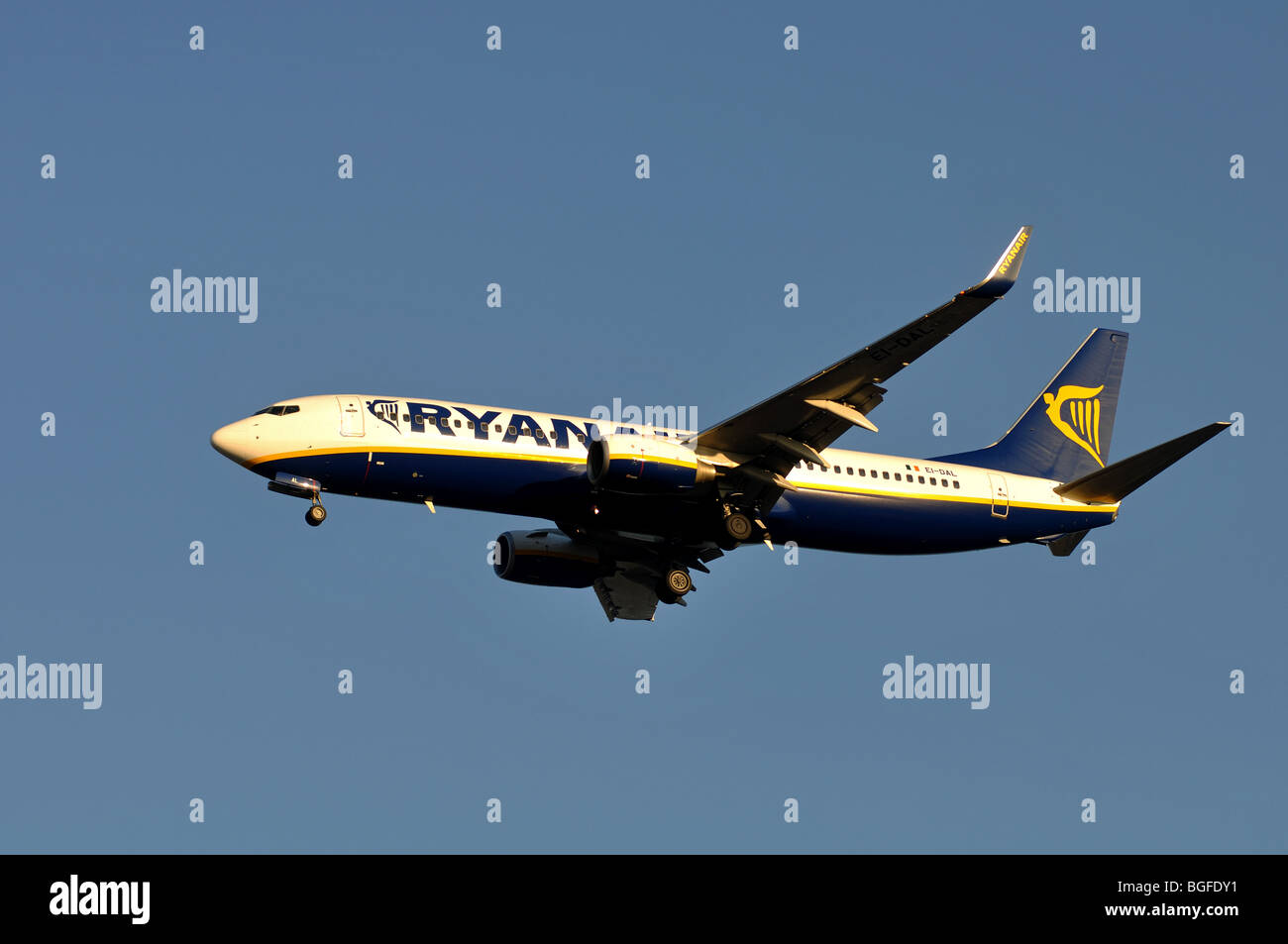 Ryanair Boeing 737 aircraft EI-DAL approaching Birmingham International Airport, UK Stock Photo