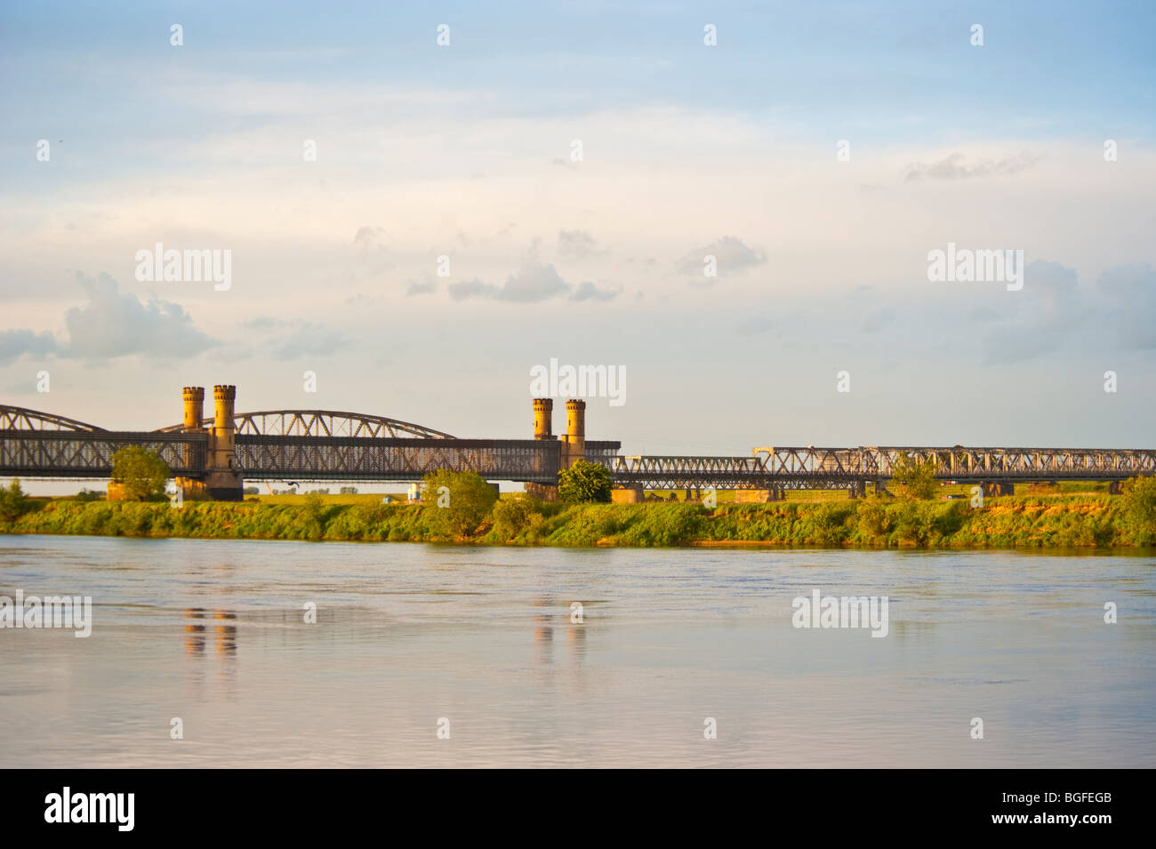 Railway bridge with twin towers over Wisla River at Tczew, Pomerania, Poland | Eisenbahnbrücke, Weichsel bei Dirschau, Polen Stock Photo