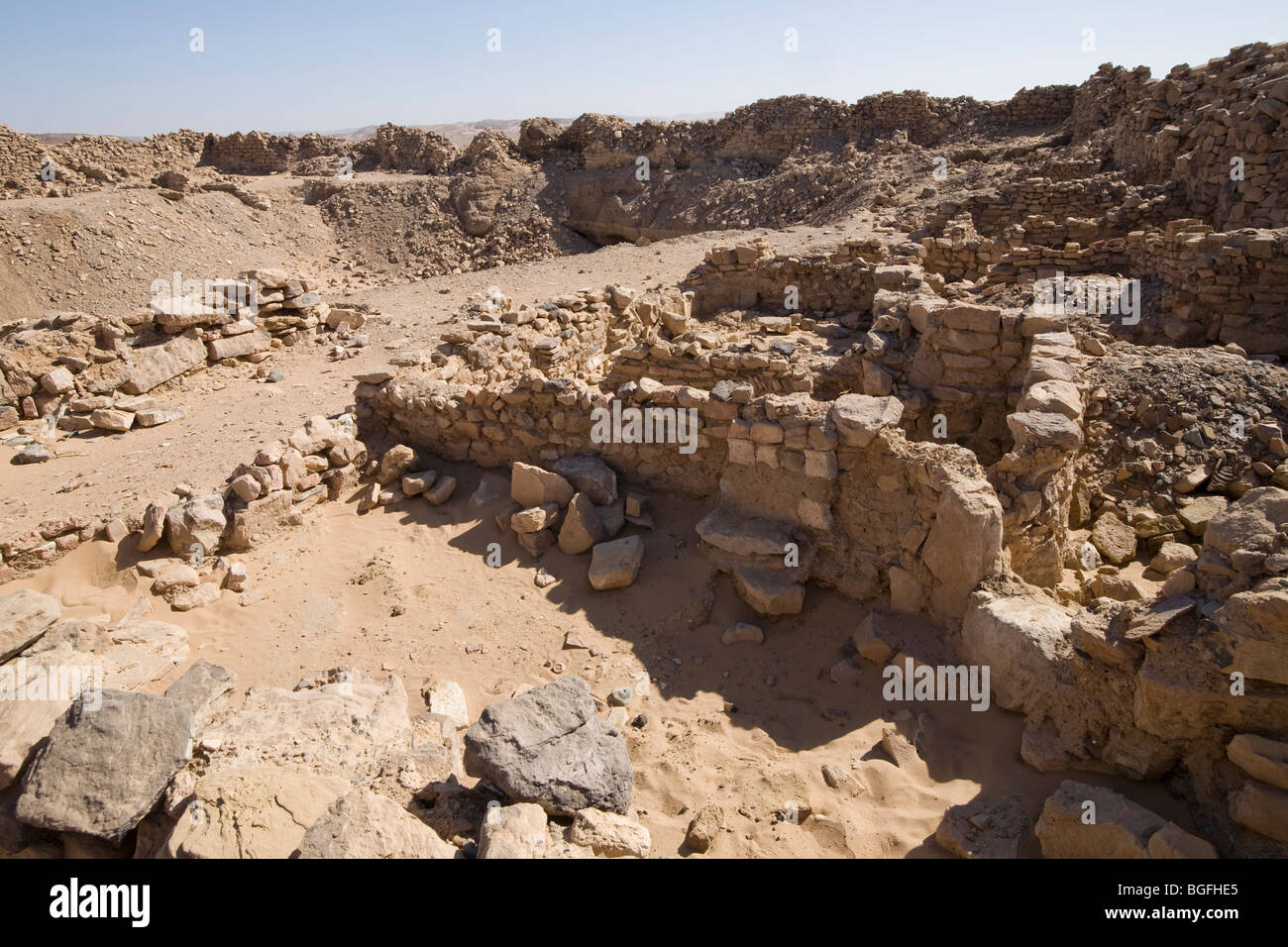 The walls, rooms and dwellings at Daydamus Roman Fort in the Eastern Desert of Egypt , North Africa Stock Photo