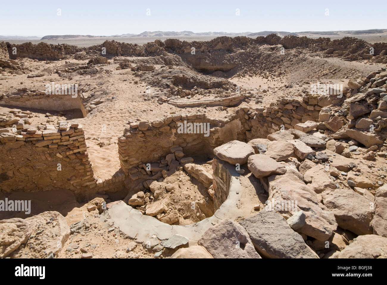 The walls, rooms and dwellings at Daydamus Roman Fort in the Eastern Desert of Egypt , North Africa Stock Photo