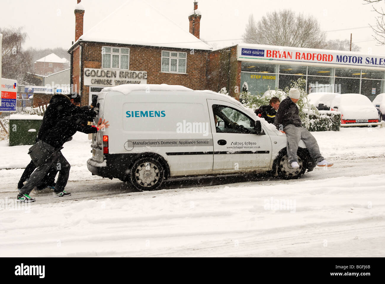 Van stuck in snow hi-res stock photography and images - Alamy