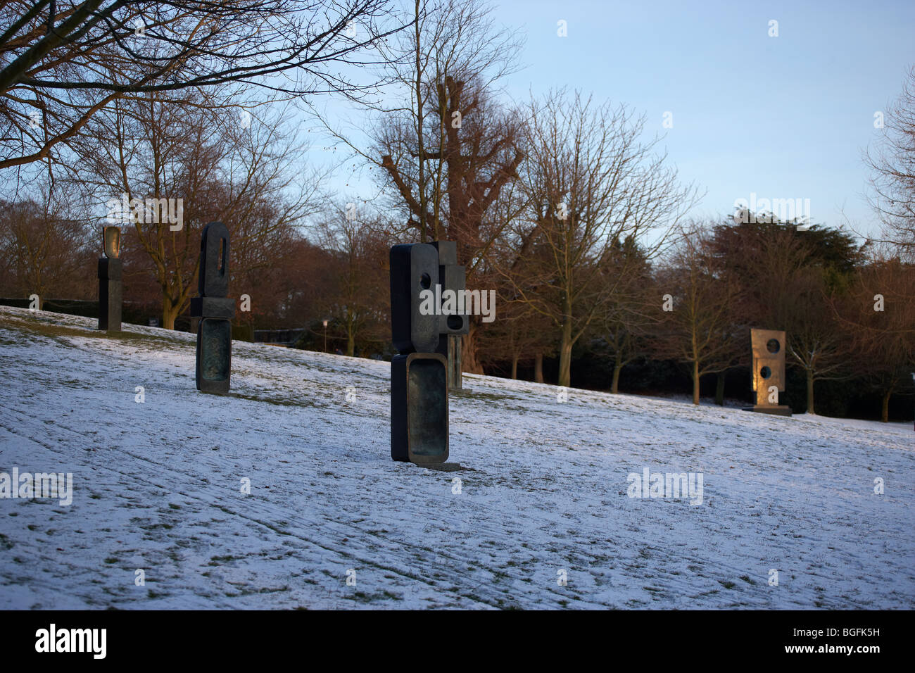 YORKSHIRE SCULPTURE PARK BARBARA HEPWORTH FAMILY OF MAN WEST BRETTON WINTER SNOW Stock Photo