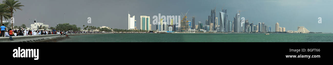 Massive high-res panorama of Doha Corniche on National Day, 2009, with ...