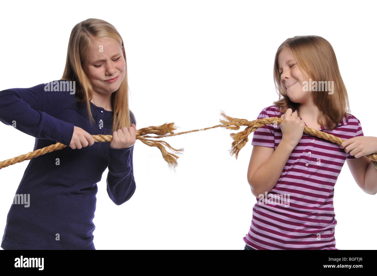 подруги связывают друг друга