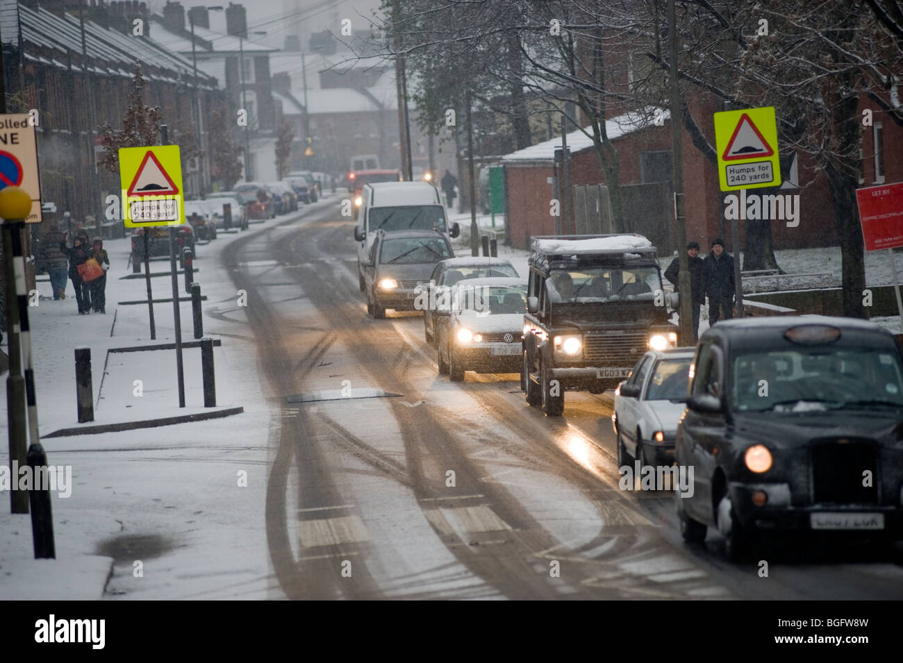 Heavy traffic in snow hi-res stock photography and images - Alamy