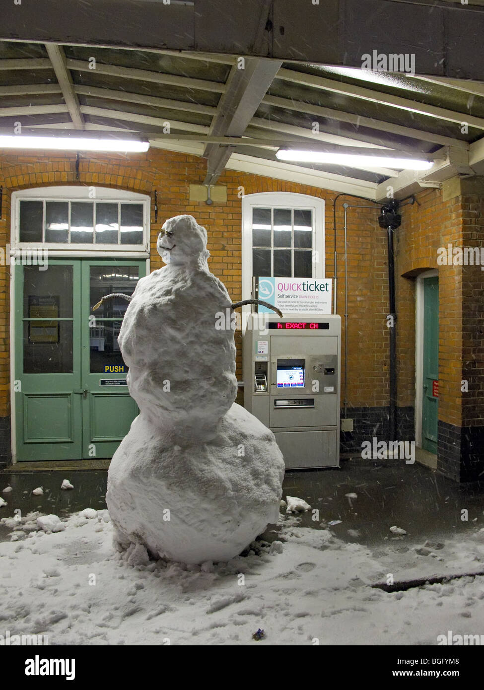 Earlswood Surrey Southern railway station early morning snow Stock