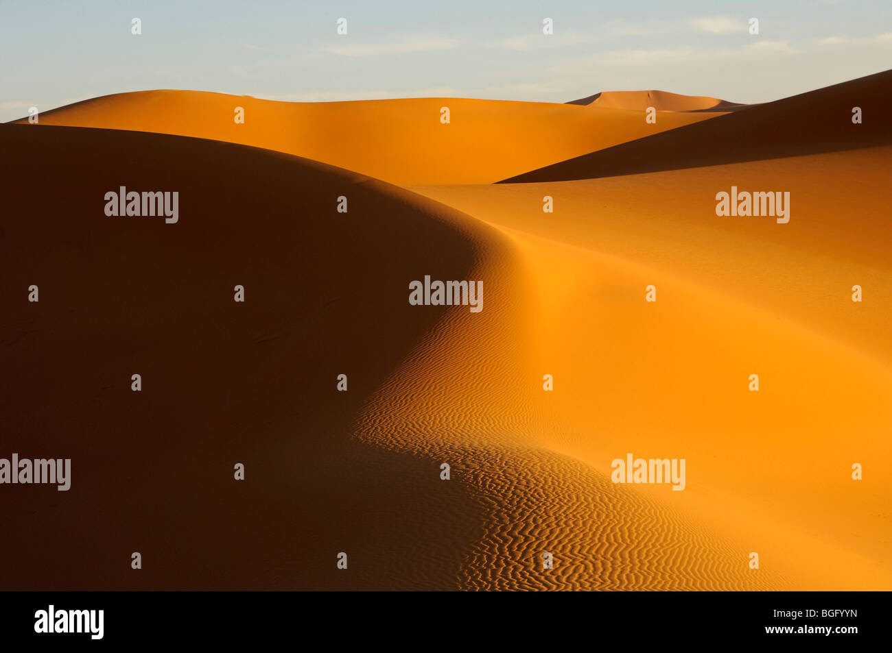 Light and shadows in the sand dunes of Erg Muzurq, Sahara desert, Libya Stock Photo