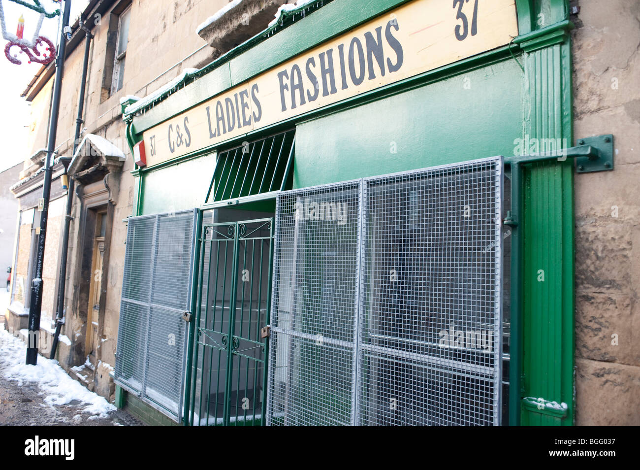 Closed shops, Kippax high street Stock Photo Alamy