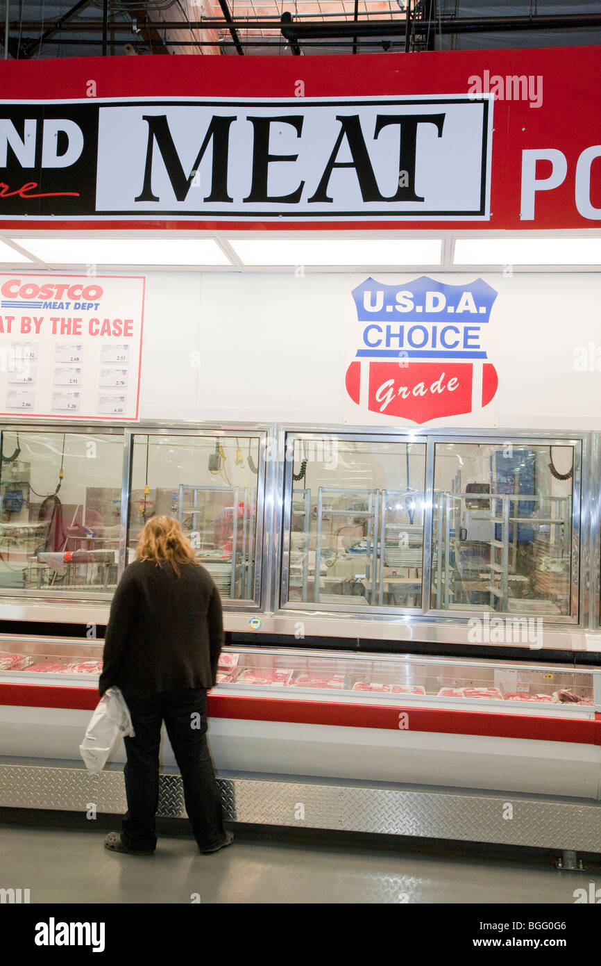 The meat and poultry section at Costco selling USDA Choice Grade Beef. Costco, California, USA Stock Photo