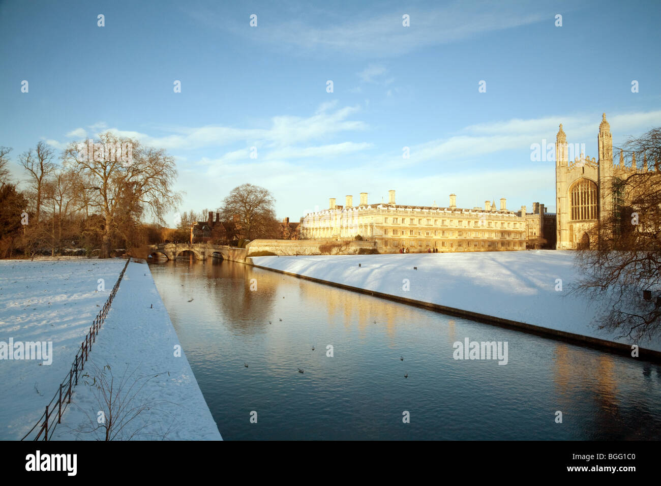 Kings College Chapel, Clare College and the River Cam in winter snow, cambridge university, UK Stock Photo