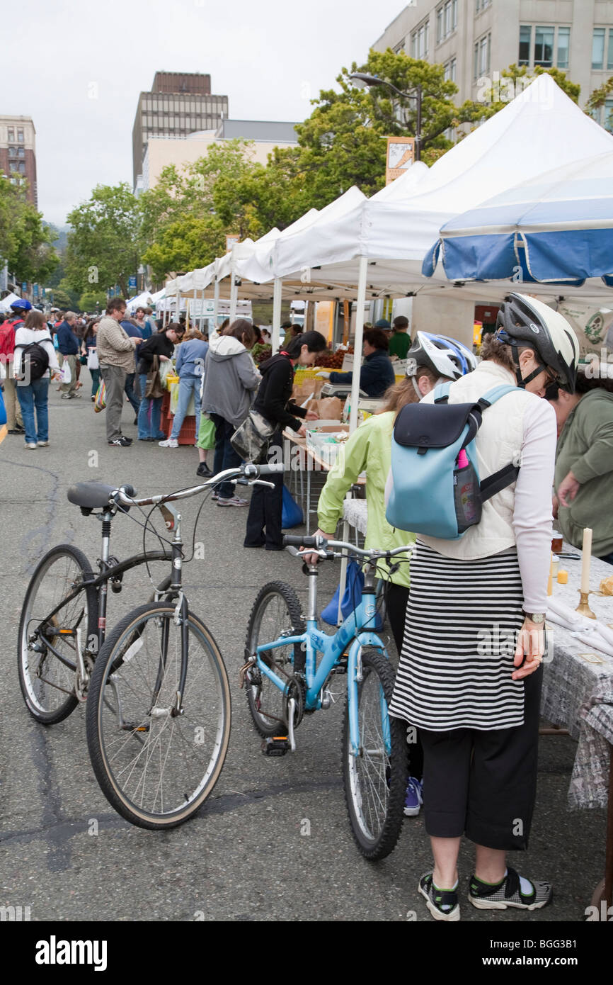 Cyclists shopping at Ecology Center's Berkeley Farmers' Market Stock Photo